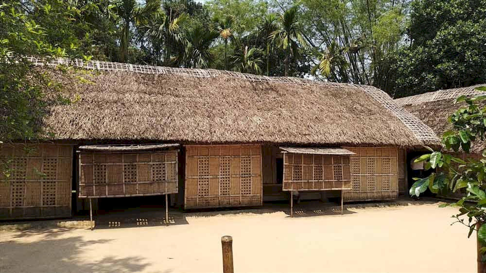 Ngôi nhà tranh mái lá 5 gian